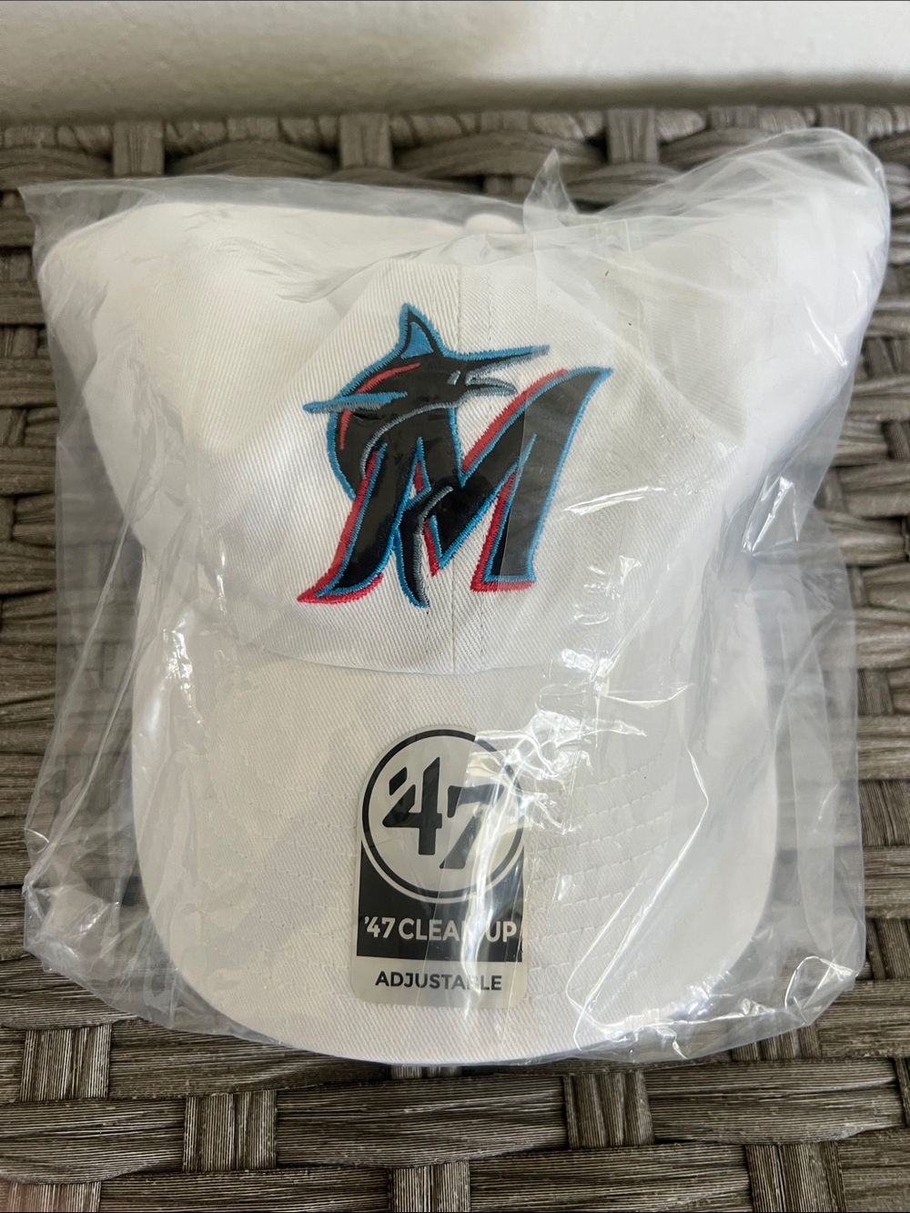 NWT Miami Marlins Adult Adjustable White Baseball Hat with Marlins Logo